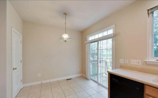 Building Photo - 8026 Pennington Dr