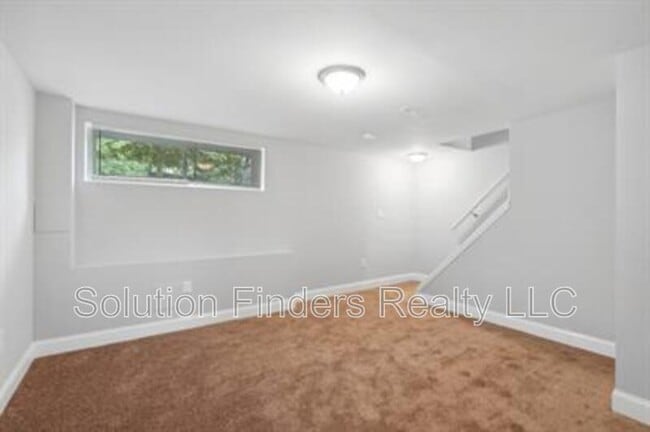 Building Photo - 3458 6th St