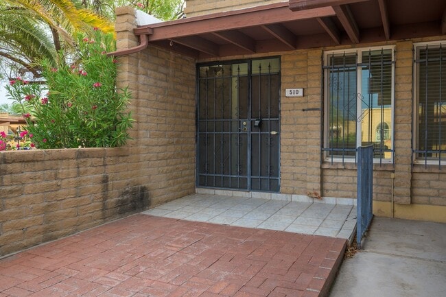 Building Photo - 510 W Cll Lago