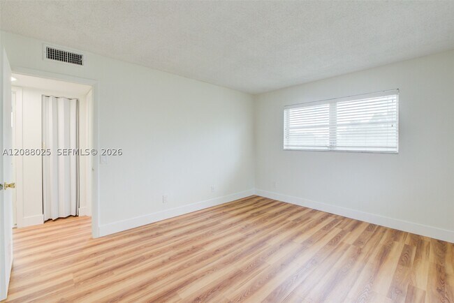 Building Photo - 2441 SW 82nd Ave