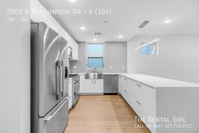 Building Photo - 2000 Beachwood Dr