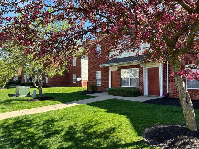 Building Photo - Beautiful Beech Grove Community********** Rent $1,325/month*********Quiet Culdesac Neighborhood