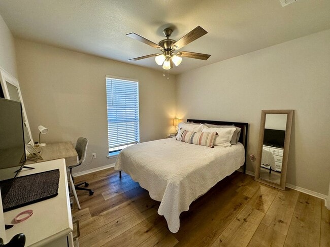 Building Photo - Welcome to this charming 3-bedroom, 2-bathroom home located in the heart of Russellville, AR.