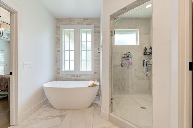 Building Photo - 4001 Stone Hl Ln