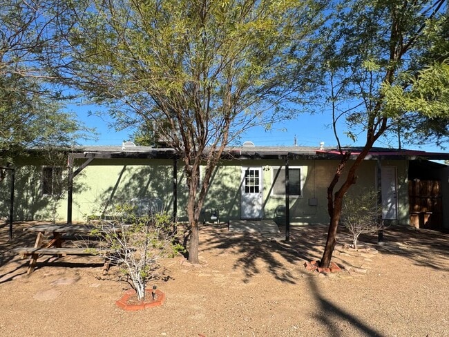 Building Photo - Spacious and Affordable Needles Ca home