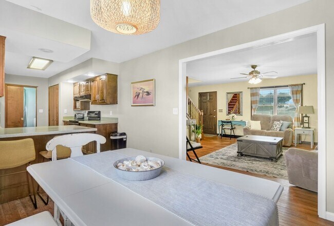 Building Photo - 5457 Warren St