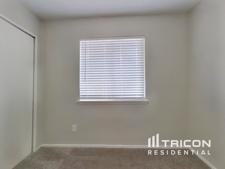 Building Photo - 17803 Glenmark Dr