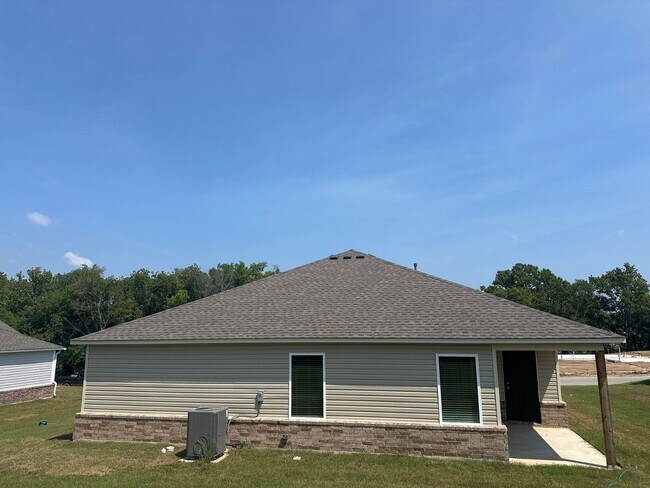 Building Photo - Coming Soon! Pre-lease this Charming Three Bed, Two Bath Home in Broken Arrow