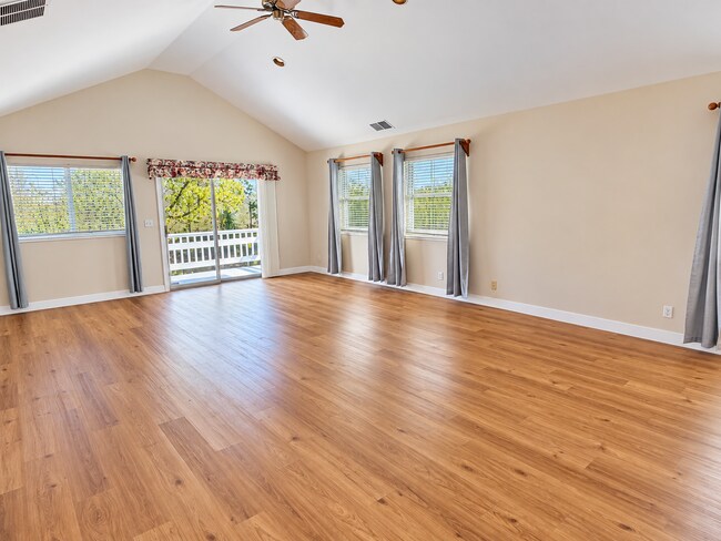 Building Photo - 3071 Crestablanca Dr