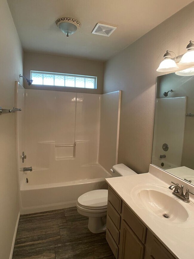 Building Photo - COMING SOON!!!!  Beautiful Home in East Park