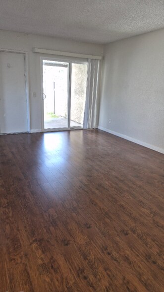 Building Photo - 1856 E 5th St