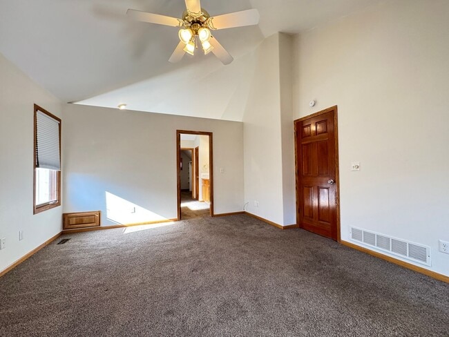 Building Photo - Spacious home in English Ranch