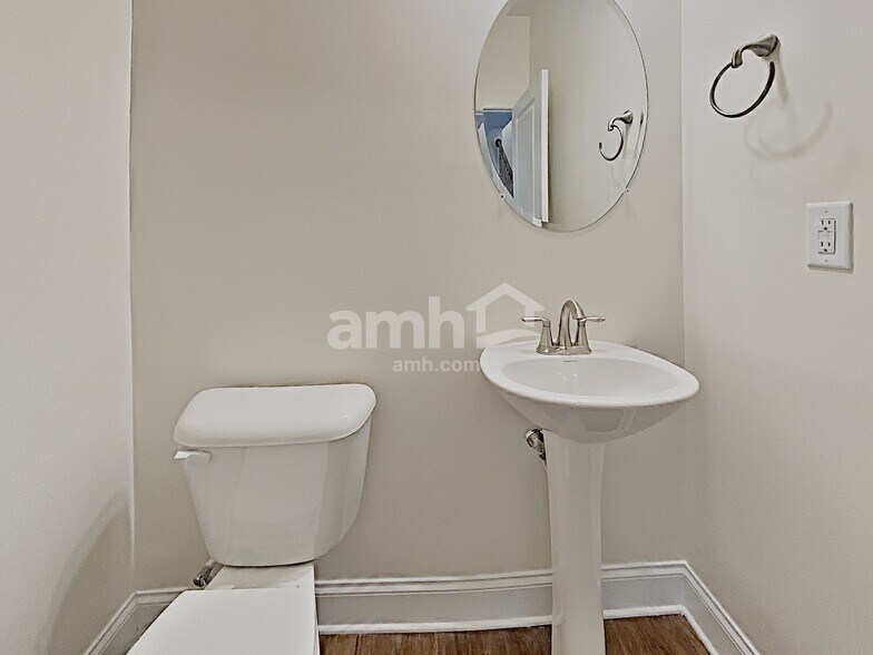 Building Photo - 568 Woodall Rd