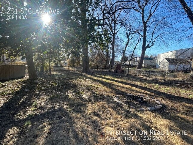 Building Photo - 231 S Clark Ave