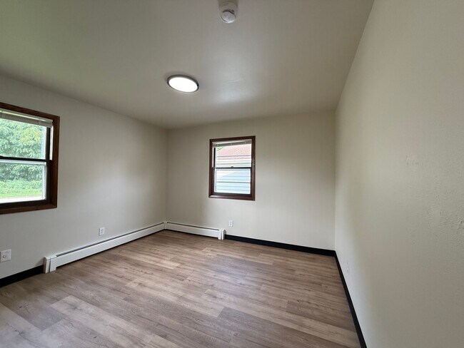 Building Photo - 207-211 Maple Street