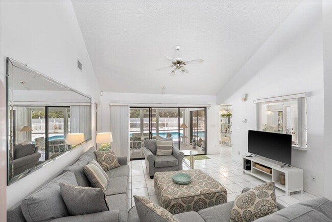 Building Photo - 901 Sandy Oaks Dr