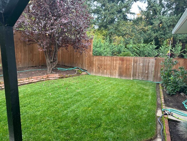 Building Photo - GORGEOUS RANCH STYLE HOME ON HUGE MANICURED LOT IN GARDEN HOME IN SW PORTLAND