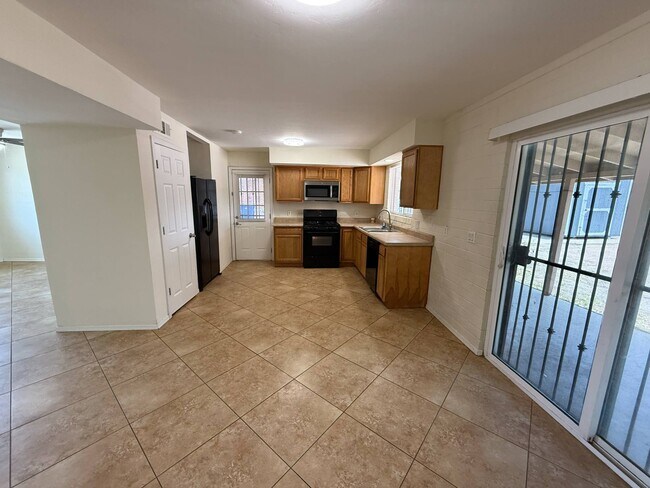 Building Photo - 6864 E Nelson Dr