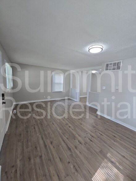 Building Photo - 3911 Oakley Ave