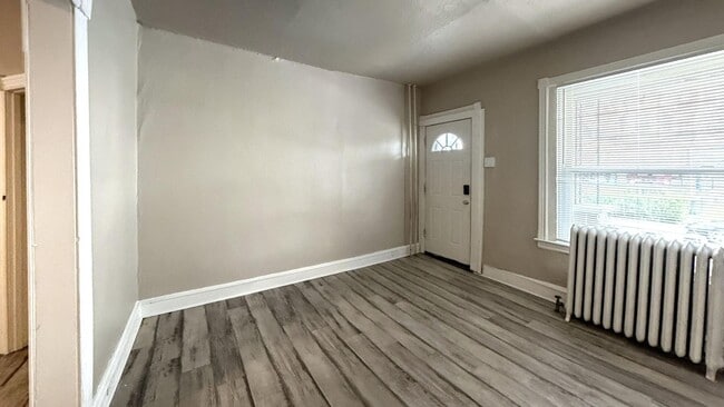 Building Photo - 3BR Philadelphia Rowhome with Spacious Living Areas