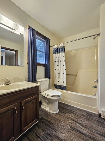 Building Photo - 474 N Maple St