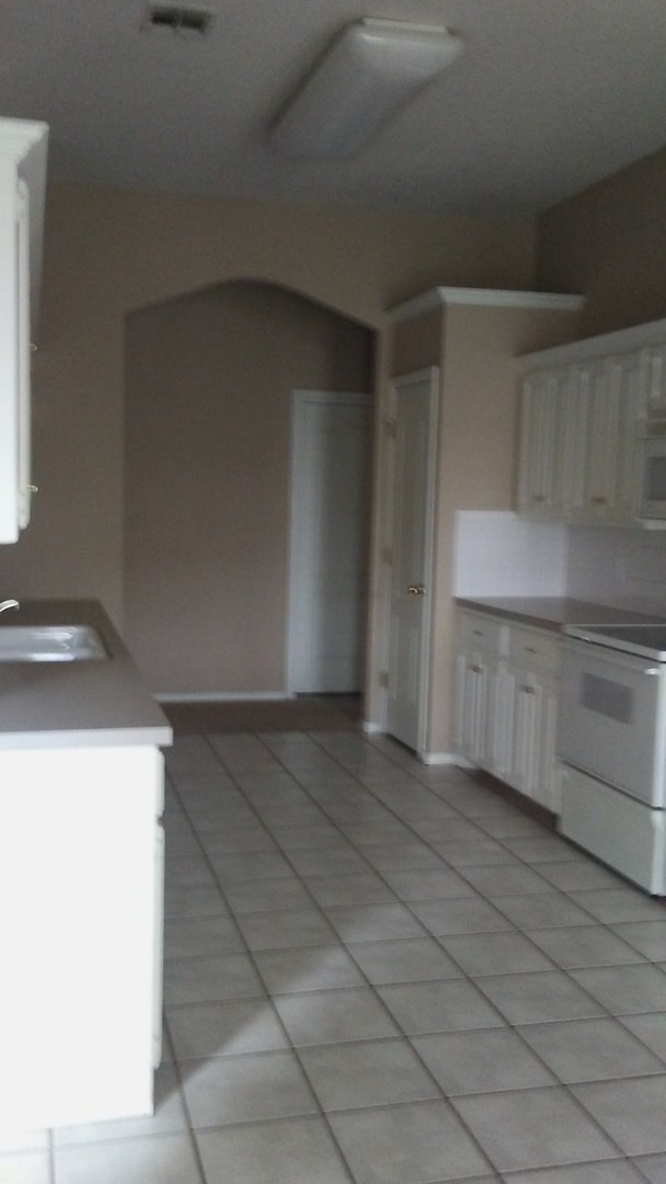 Building Photo - Very nice 3 bedroom home with an office in...