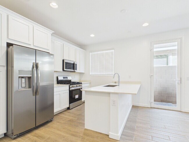 Building Photo - Brand new home with Casita