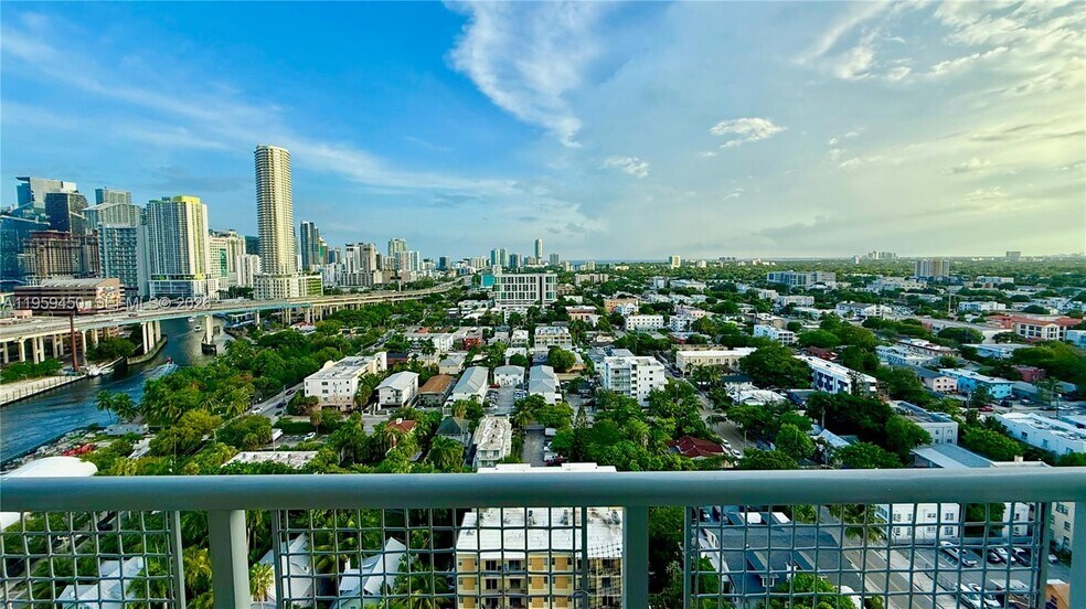 Building Photo - 10 SW South River Dr