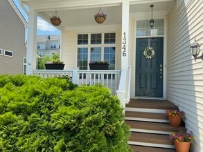 Building Photo - 1346 N Bay Dr