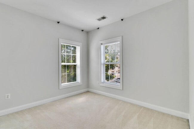 Building Photo - Spacious End Unit with Garage in Gated Com...