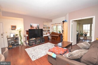 Building Photo - 3912 Penderview Dr