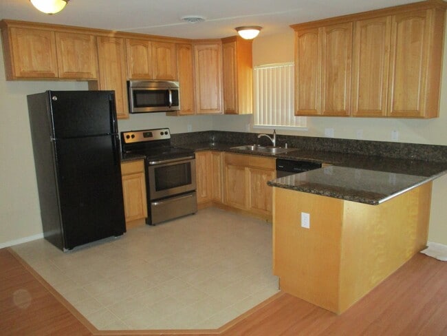 Building Photo - NICE DUPLEX IN CARMICHAEL!!