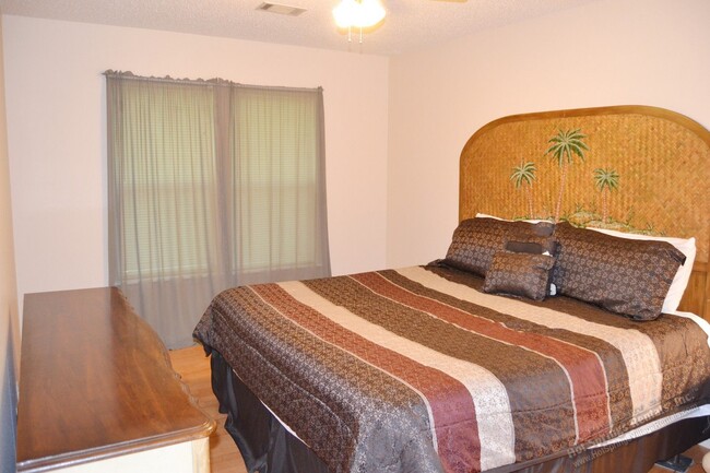 Building Photo - DeSoto Courts | Townhome | Furnished or Un...