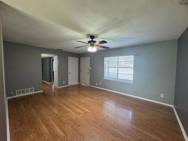 Building Photo - 801 Park Plaza Dr