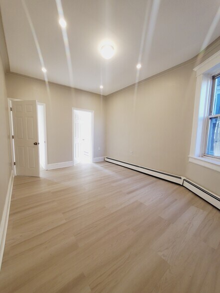 86 Bostwick Ave 3L - 95 Bostwick Ave