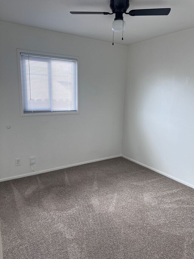 Building Photo - 3bd/1ba SFH WITH LARGE FENCED YARD, 2 CAR GARAGE, IN DESIRABLE NEIGHBORHOOD!!!