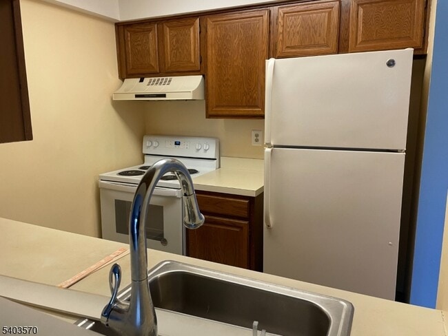 Building Photo - 2107 Ravens Crest Dr