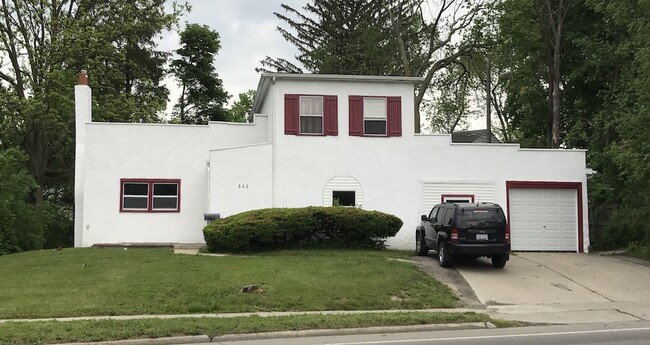 Primary Photo - 532 W Grand River Rd