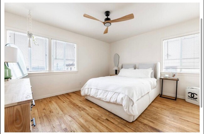 Building Photo - Manhattan Beach