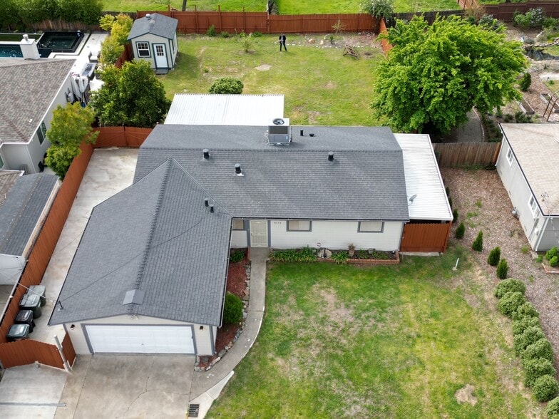 Building Photo - 8572 Oak Ave