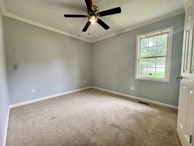 Building Photo - 228 Northview Dr