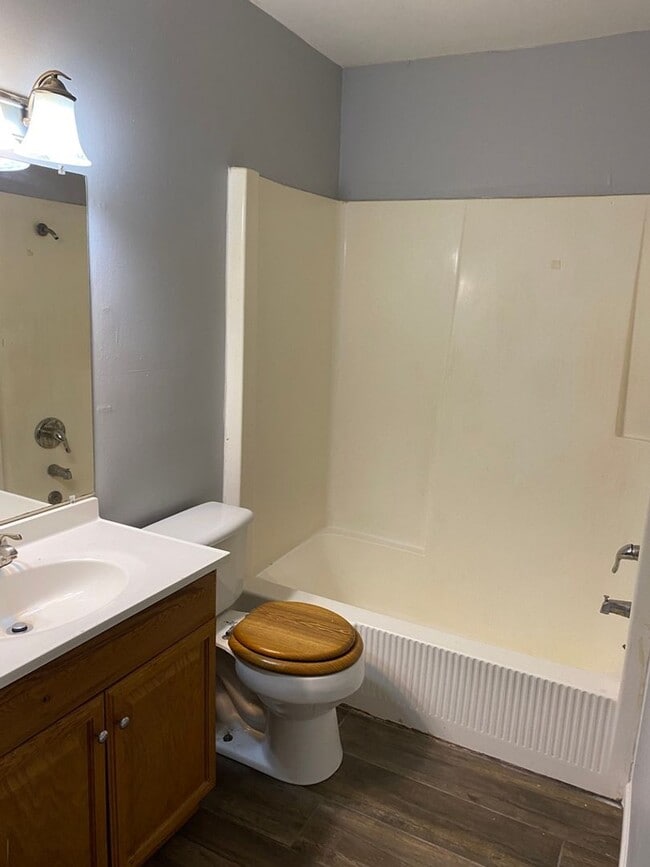 Building Photo - 505 W Mauller Rd