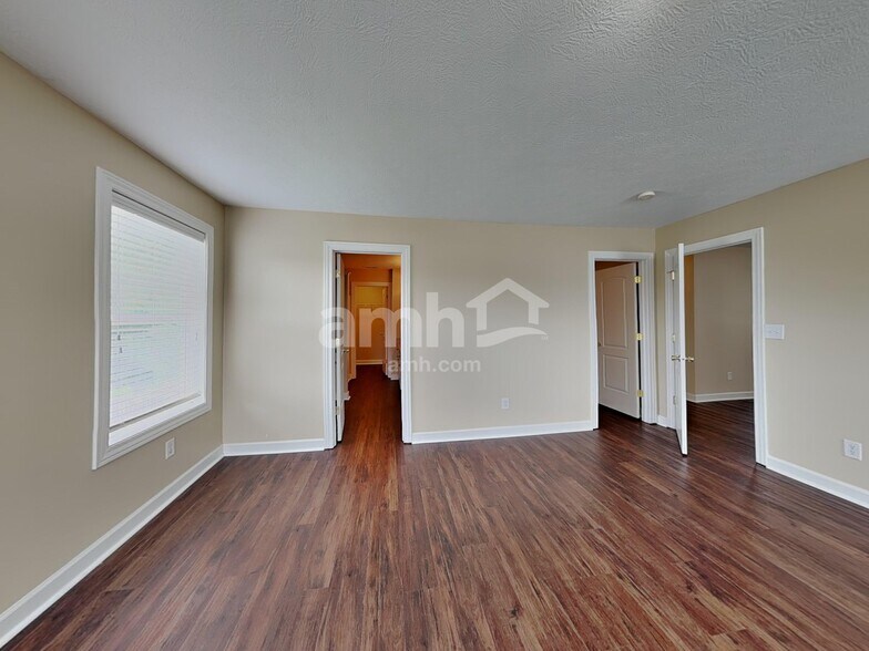 Building Photo - 5915 Cabot Dr