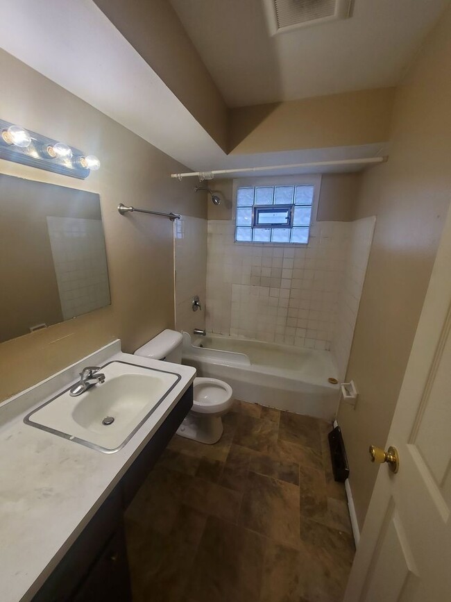 Building Photo - 8615-8617 N 106th St. (Townhouse)