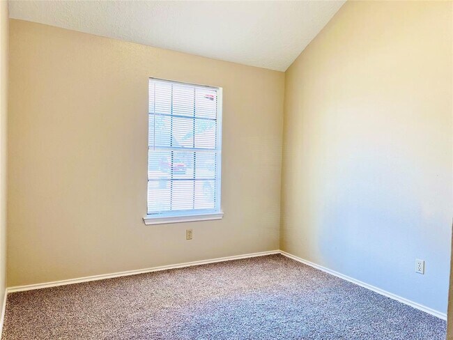 Building Photo - 18418 Arbormont Dr