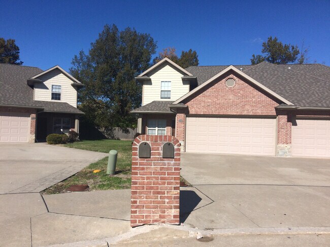 Primary Photo - 3321 Jenne Hill Dr