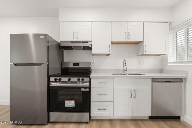 Building Photo - 1646 E McKinley St