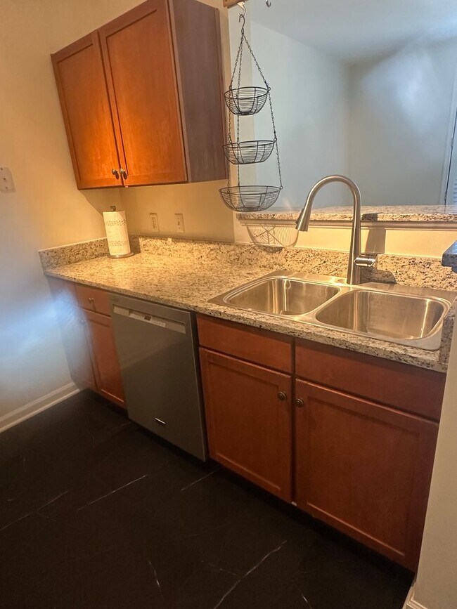 Building Photo - Fabulous 1BR condo in popular Walker Square