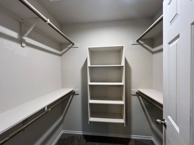 Building Photo - Luxury 3/2 Townhouse in Seguin, TX