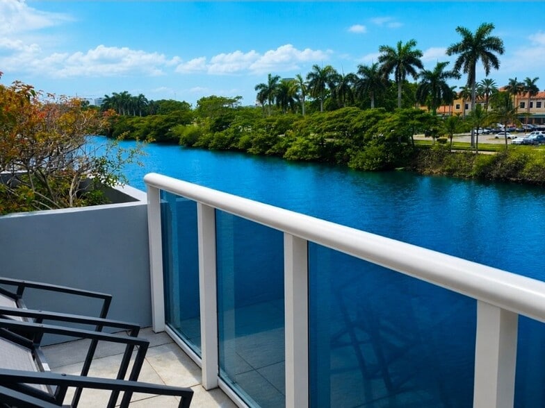 Building Photo - 3675 N Country Club Dr